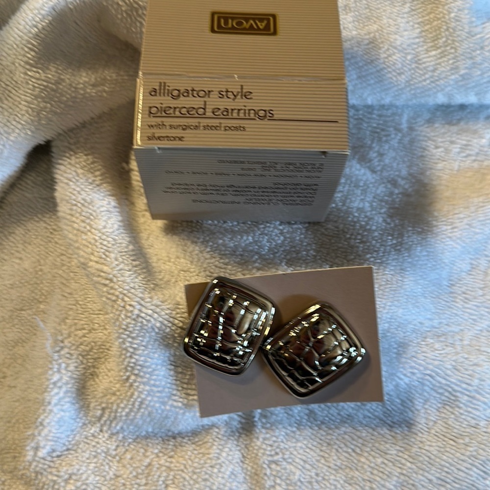 Avon Vintage 1989 Alligator Style SilverTone Pierced Earrings